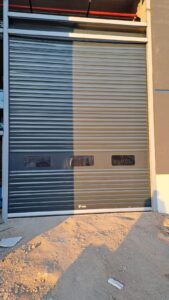 PAW-SG5 güvenlikli sarmal kapı gri pencereli dış cephe fabrika kapısı