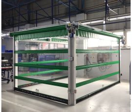 Fabrika girişinde sarmal kapı.